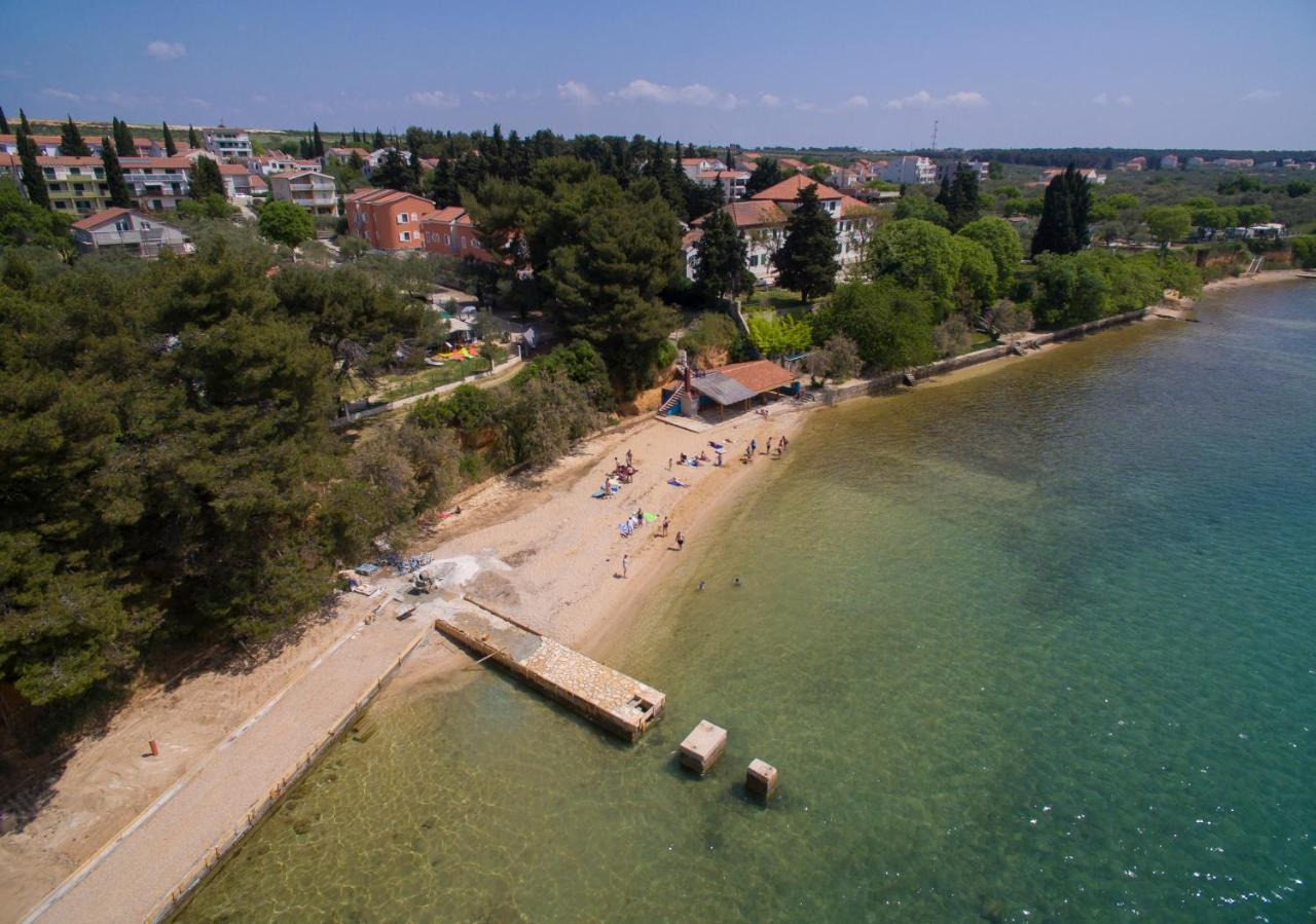 Kamp Karla & Bruno Hotell Sveti Filip i Jakov Exteriör bild