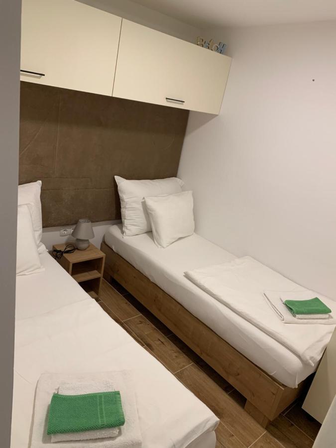 Kamp Karla & Bruno Hotell Sveti Filip i Jakov Exteriör bild