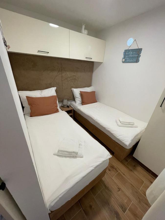 Kamp Karla & Bruno Hotell Sveti Filip i Jakov Exteriör bild