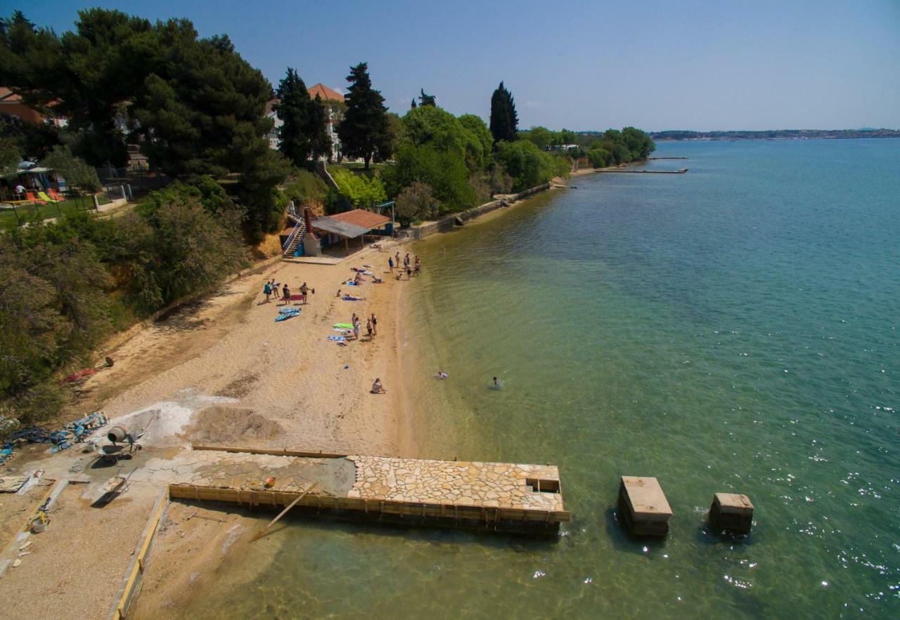 Kamp Karla & Bruno Hotell Sveti Filip i Jakov Exteriör bild